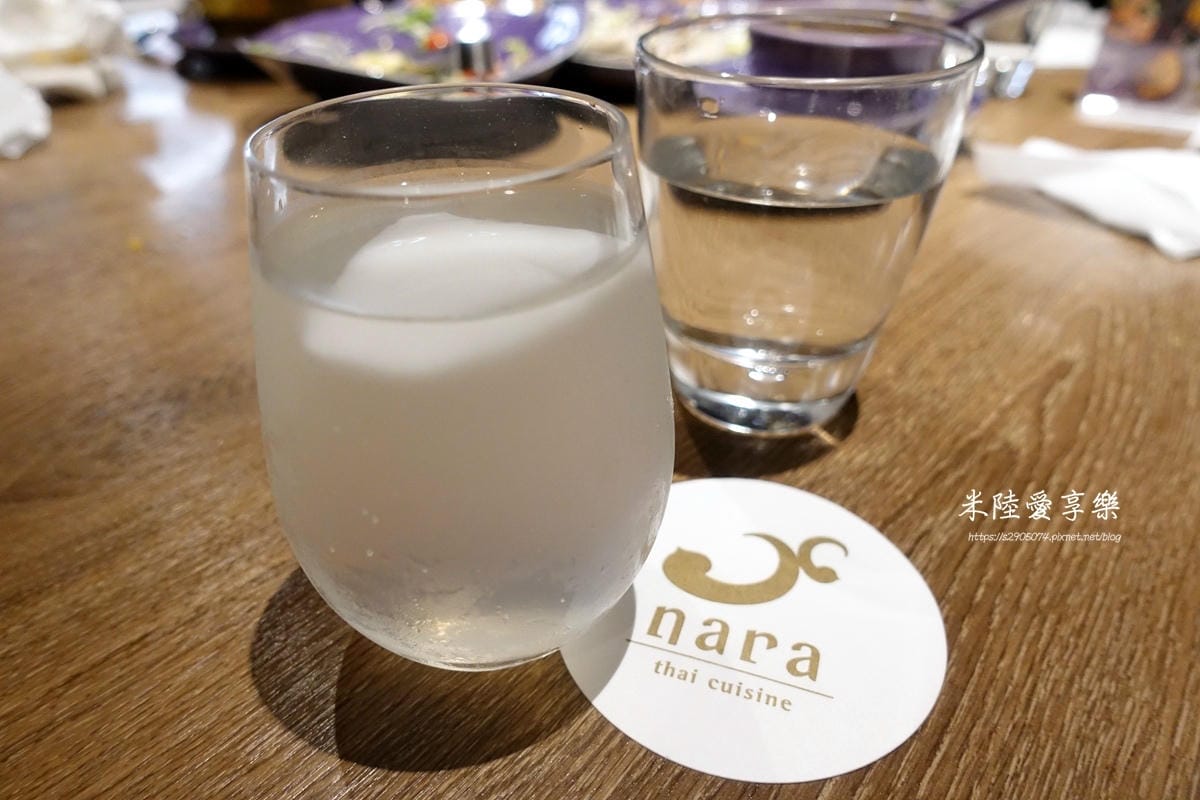 DSC05086.jpg NARA Thai Cuisine泰式料理餐廰-椰子汁