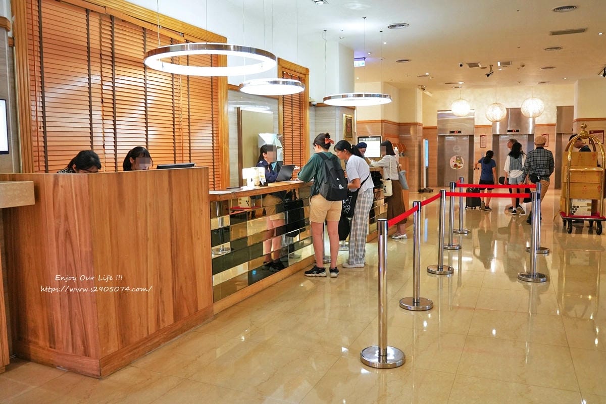 高雄-福華大飯店➤高CP值✔有泳池、小遊戲室✔高樓層景觀餐廰 高雄-福華大飯店➤高CP值✔有泳池、小遊戲室✔高樓層景觀餐廰