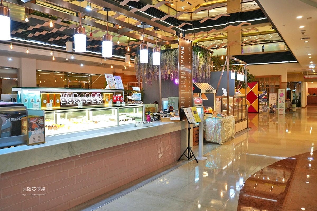 高雄-福華大飯店➤高CP值✔有泳池、小遊戲室✔高樓層景觀餐廰 高雄-福華大飯店➤高CP值✔有泳池、小遊戲室✔高樓層景觀餐廰
