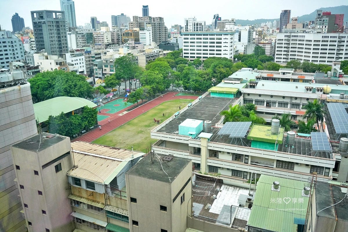 高雄-福華大飯店➤高CP值✔有泳池、小遊戲室✔高樓層景觀餐廰 高雄-福華大飯店➤高CP值✔有泳池、小遊戲室✔高樓層景觀餐廰