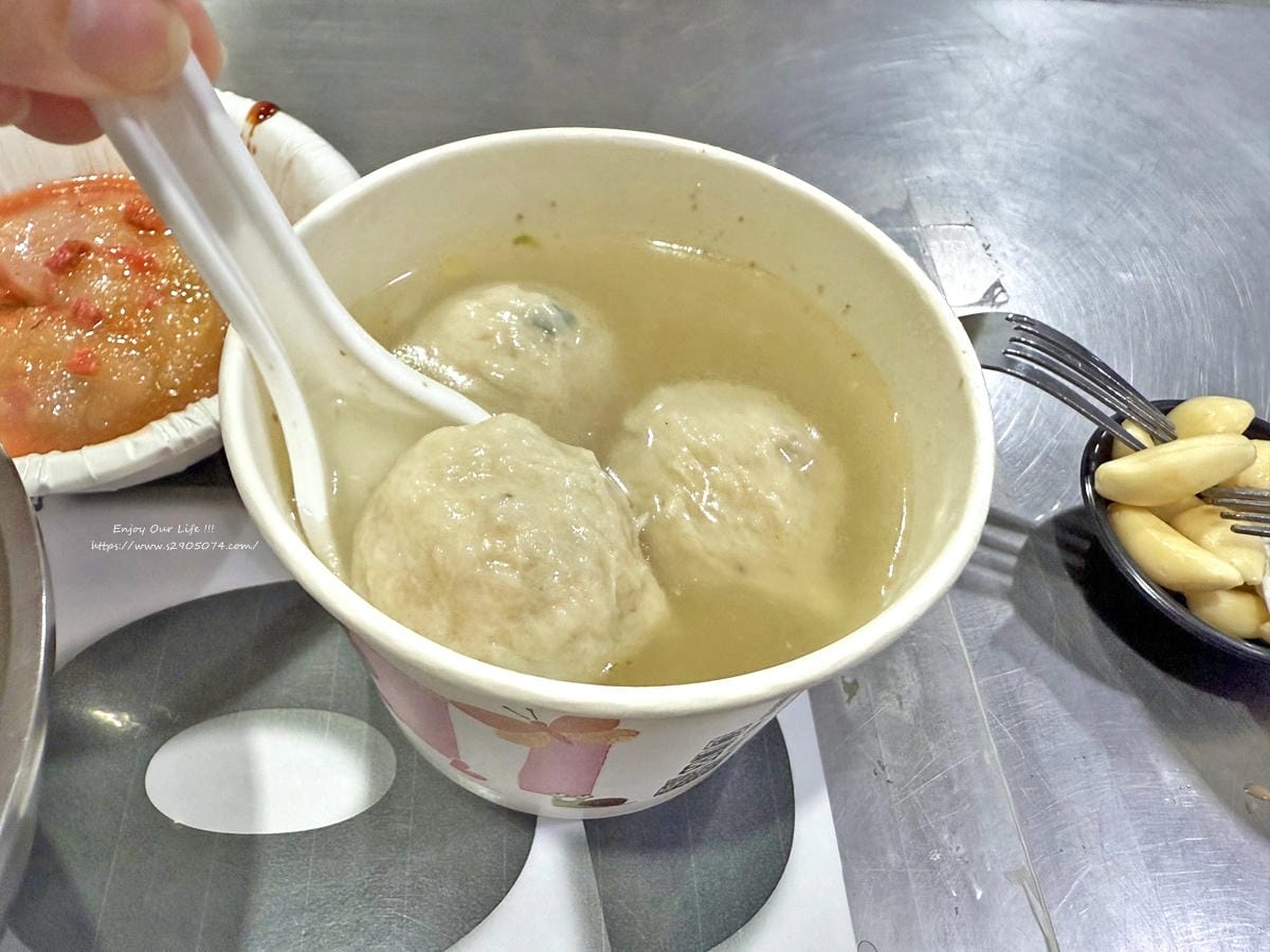 新竹-鷹王肉圓✔超人氣小吃、環境乾淨✔烤香腸好吃✔喜歡蒜味的 新竹-鷹王肉圓✔超人氣小吃、環境乾淨✔烤香腸好吃✔喜歡蒜味的
