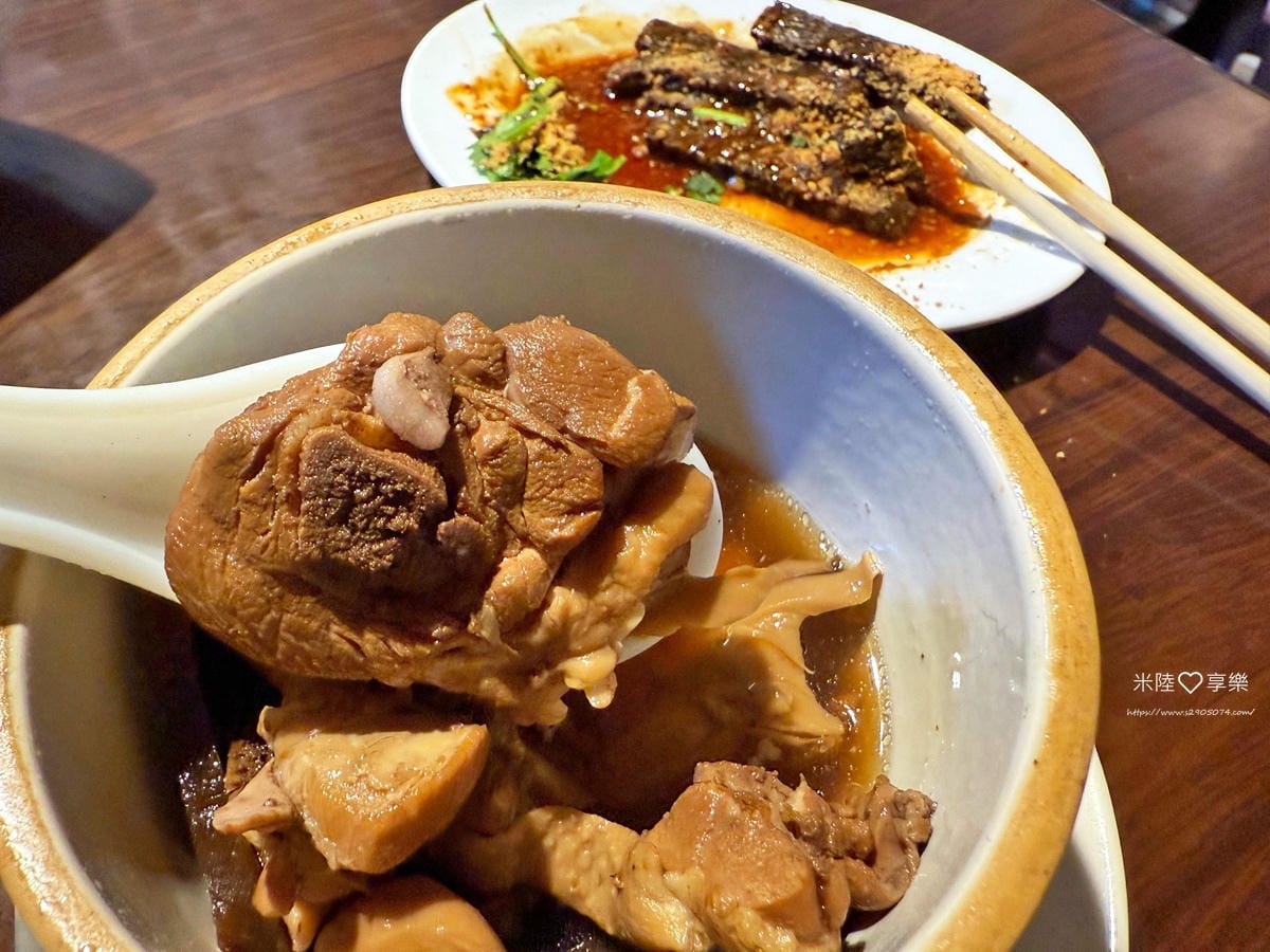 竹北-芳唯燉品屋✔天冷來碗熱湯吧✔雞湯 l 排骨飯 l 控肉 竹北-芳唯燉品屋✔天冷來碗熱湯吧✔雞湯 l 排骨飯 l 控肉