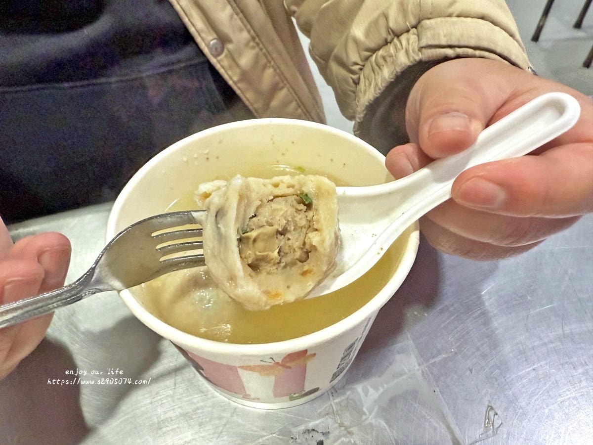 新竹-鷹王肉圓✔超人氣小吃、環境乾淨✔烤香腸好吃✔喜歡蒜味的 新竹-鷹王肉圓✔超人氣小吃、環境乾淨✔烤香腸好吃✔喜歡蒜味的