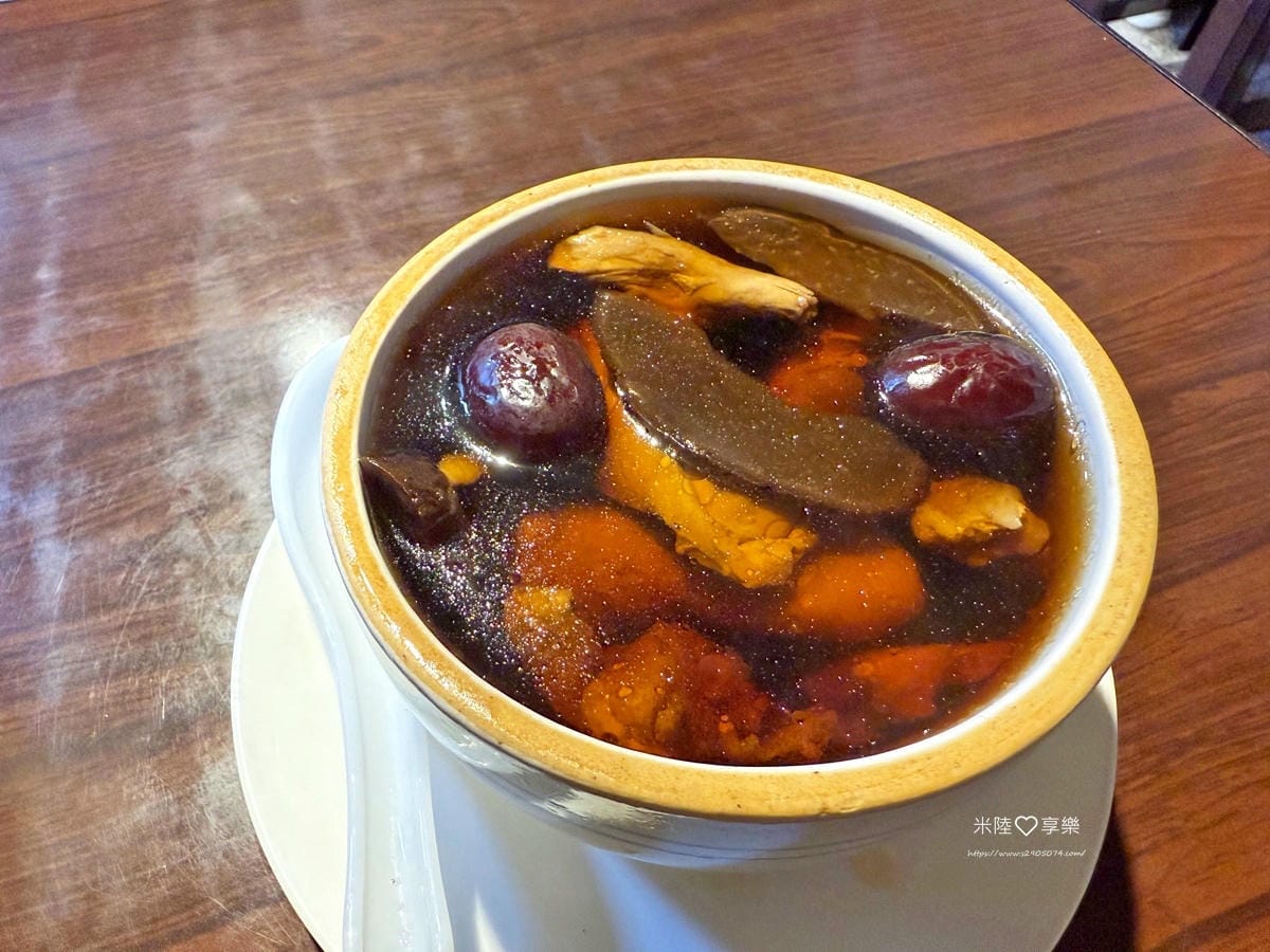 竹北-芳唯燉品屋✔天冷來碗熱湯吧✔雞湯 l 排骨飯 l 控肉 竹北-芳唯燉品屋✔天冷來碗熱湯吧✔雞湯 l 排骨飯 l 控肉