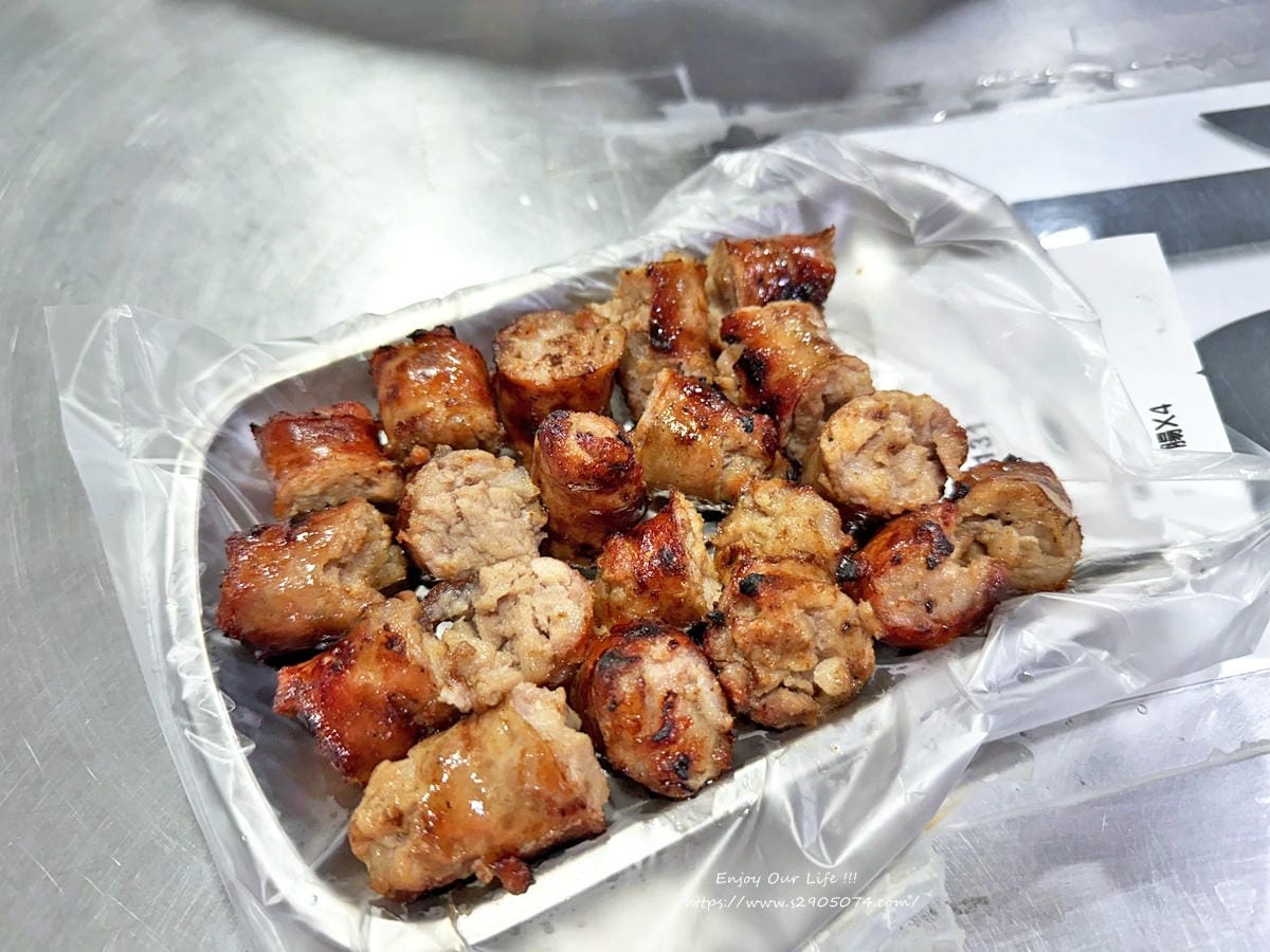 新竹-鷹王肉圓✔超人氣小吃、環境乾淨✔烤香腸好吃✔喜歡蒜味的 新竹-鷹王肉圓✔超人氣小吃、環境乾淨✔烤香腸好吃✔喜歡蒜味的