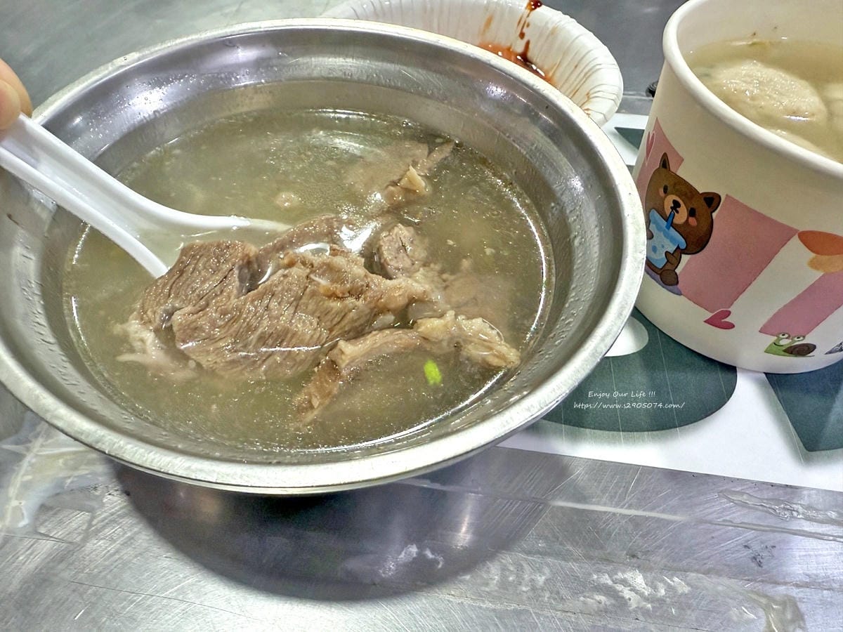 新竹-鷹王肉圓✔超人氣小吃、環境乾淨✔烤香腸好吃✔喜歡蒜味的 新竹-鷹王肉圓✔超人氣小吃、環境乾淨✔烤香腸好吃✔喜歡蒜味的