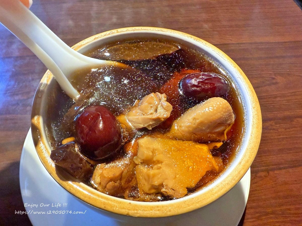竹北-芳唯燉品屋✔天冷來碗熱湯吧✔雞湯 l 排骨飯 l 控肉 竹北-芳唯燉品屋✔天冷來碗熱湯吧✔雞湯 l 排骨飯 l 控肉