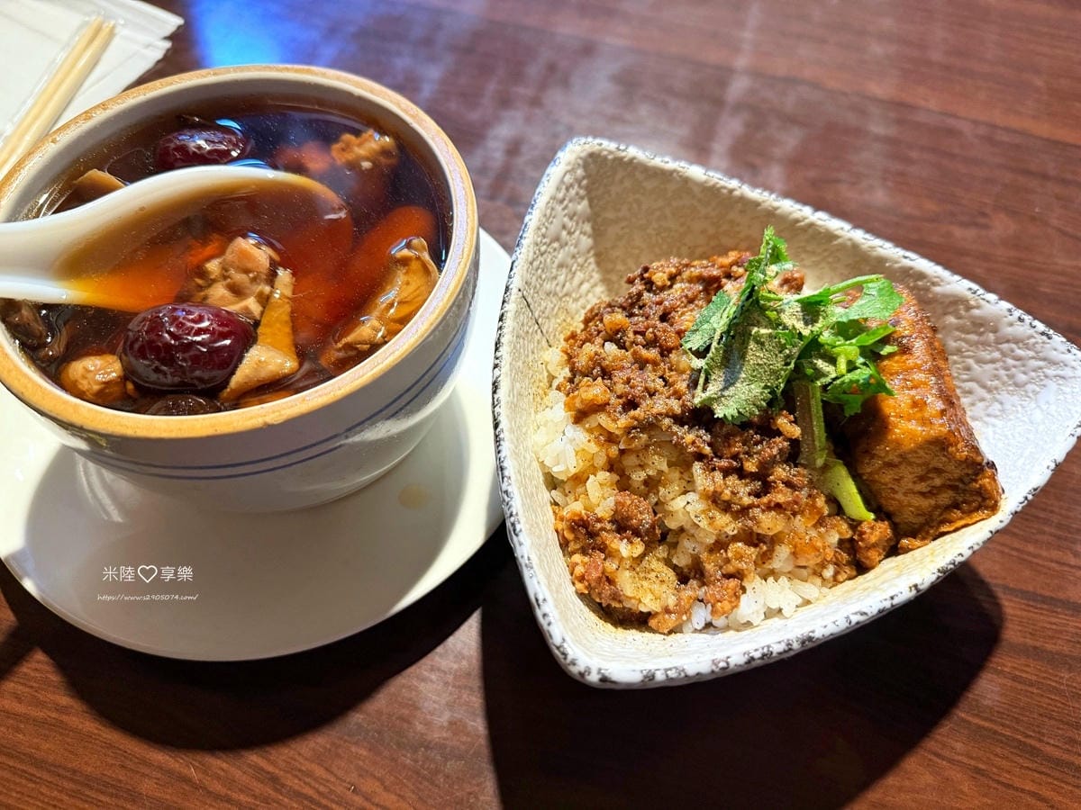 竹北-芳唯燉品屋✔天冷來碗熱湯吧✔雞湯 l 排骨飯 l 控肉 竹北-芳唯燉品屋✔天冷來碗熱湯吧✔雞湯 l 排骨飯 l 控肉