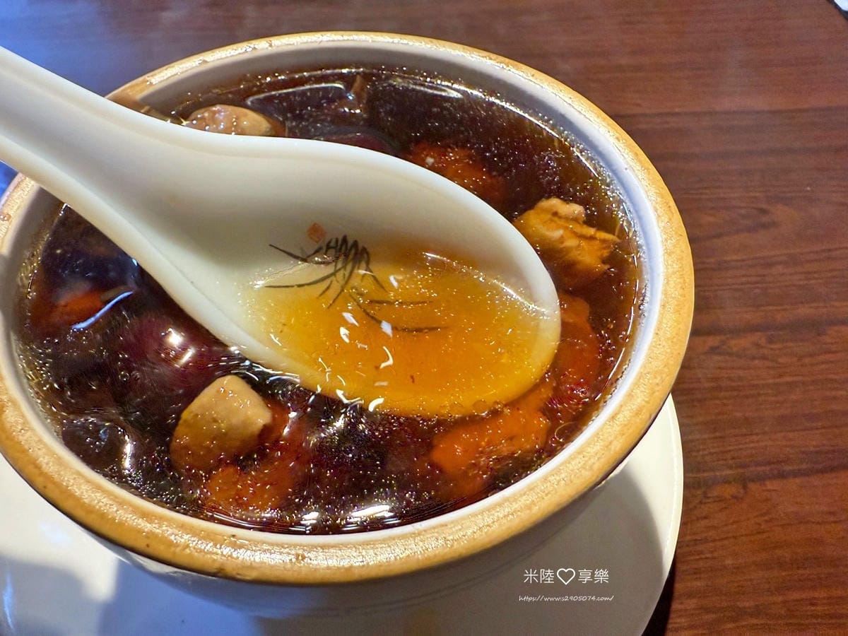 竹北-芳唯燉品屋✔天冷來碗熱湯吧✔雞湯 l 排骨飯 l 控肉
