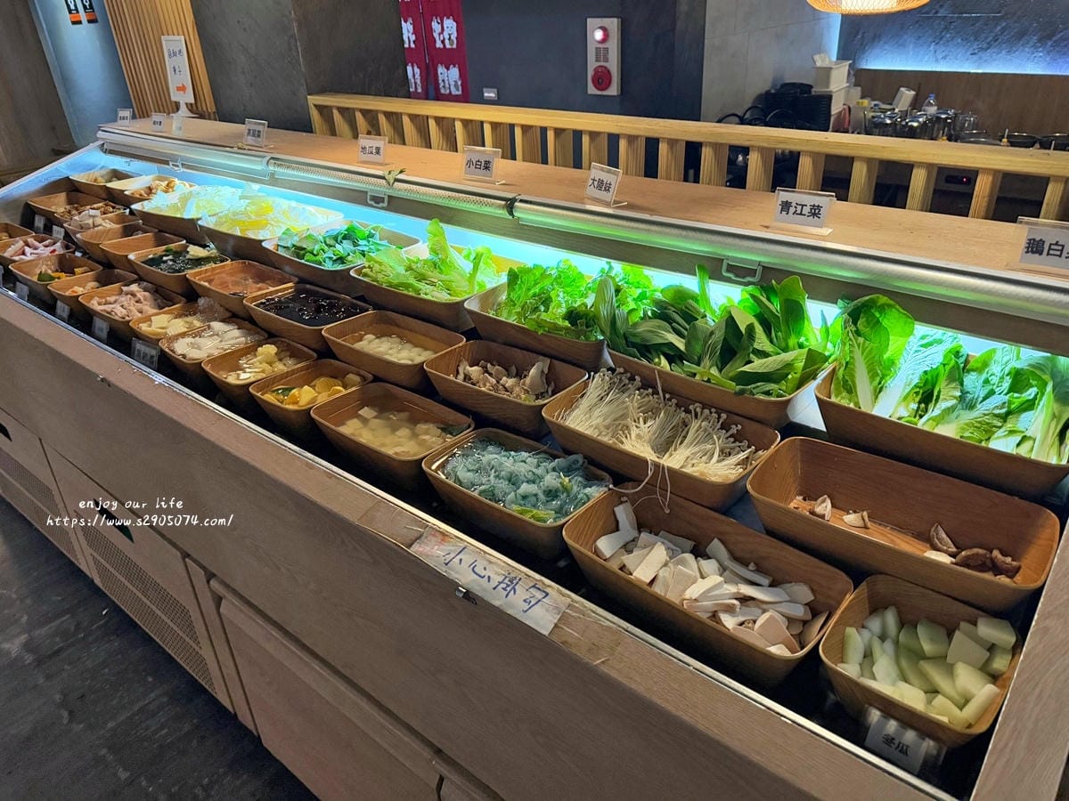竹北-竹間精緻鍋物 ✔蔬食自助吧✔明治冰淇淋、飲料請自取✔個 竹北-竹間精緻鍋物 ✔蔬食自助吧✔明治冰淇淋、飲料請自取✔個