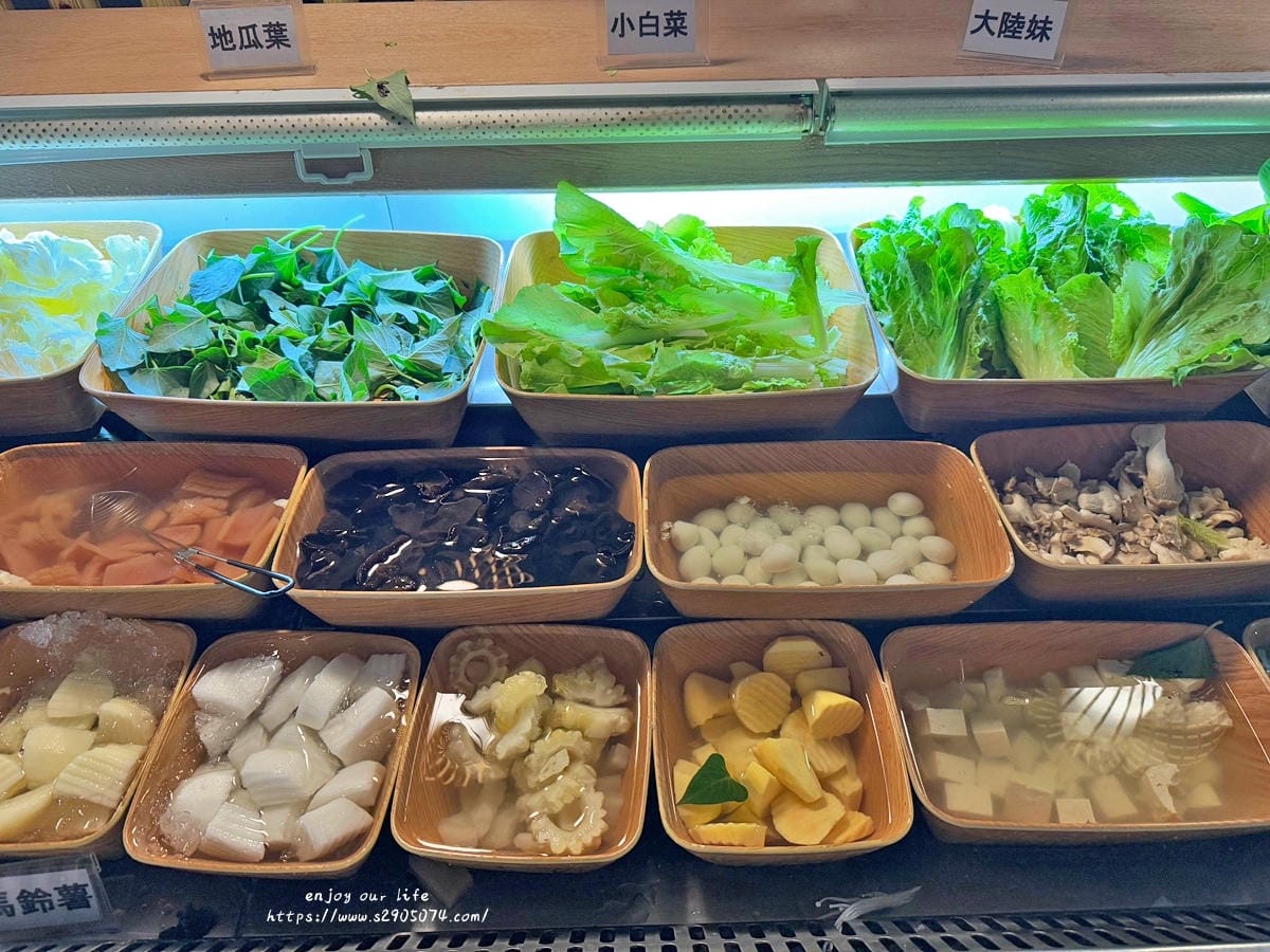 竹北-竹間精緻鍋物 ✔蔬食自助吧✔明治冰淇淋、飲料請自取✔個 竹北-竹間精緻鍋物 ✔蔬食自助吧✔明治冰淇淋、飲料請自取✔個