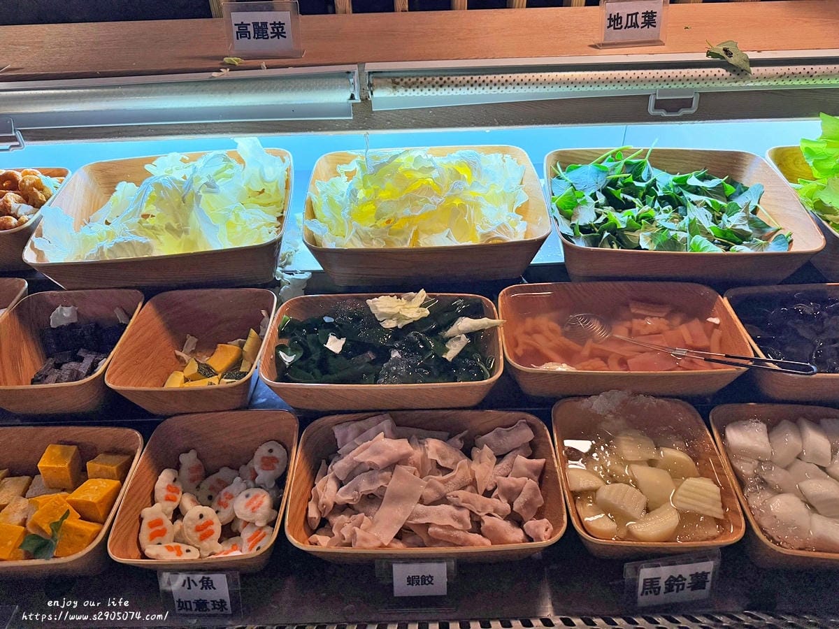 竹北-竹間精緻鍋物 ✔蔬食自助吧✔明治冰淇淋、飲料請自取✔個 竹北-竹間精緻鍋物 ✔蔬食自助吧✔明治冰淇淋、飲料請自取✔個