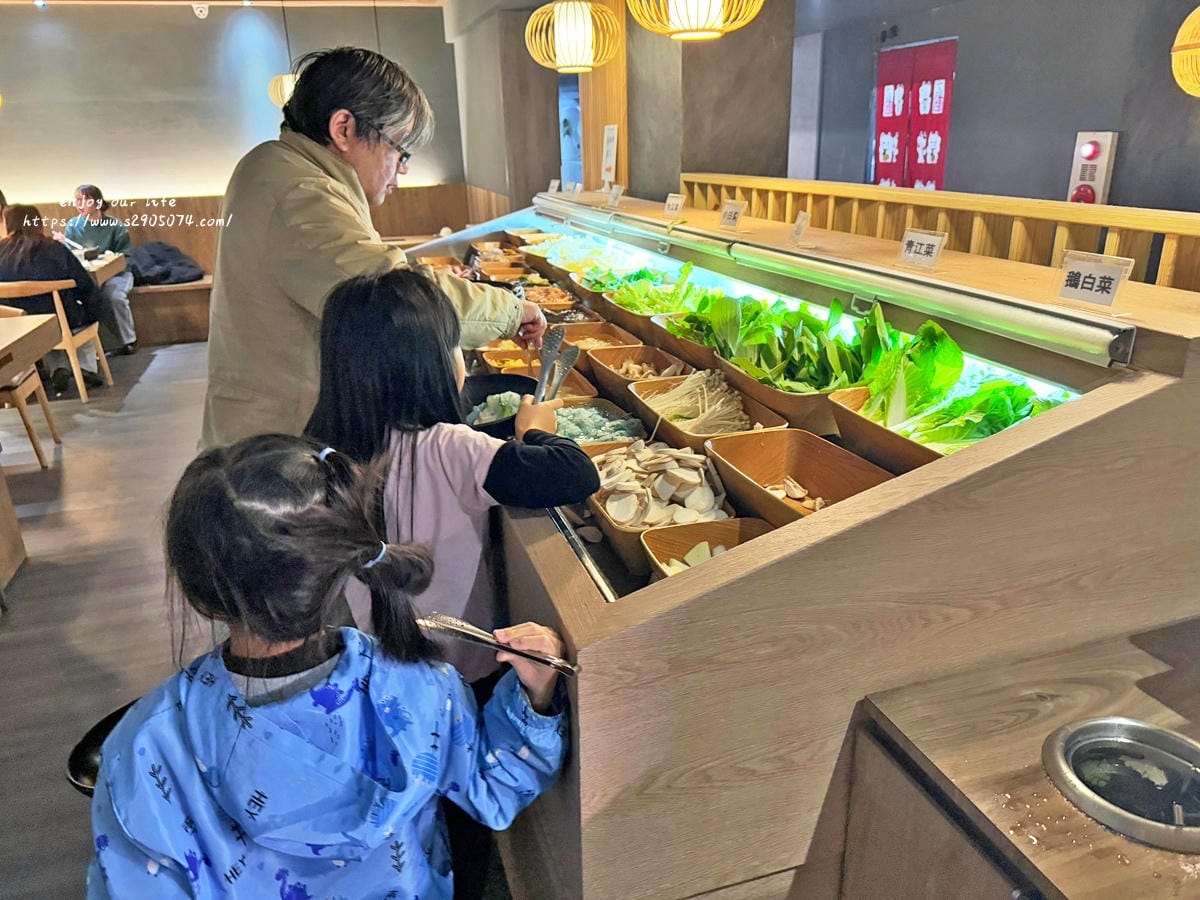 竹北-竹間精緻鍋物 ✔蔬食自助吧✔明治冰淇淋、飲料請自取✔個 竹北-竹間精緻鍋物 ✔蔬食自助吧✔明治冰淇淋、飲料請自取✔個