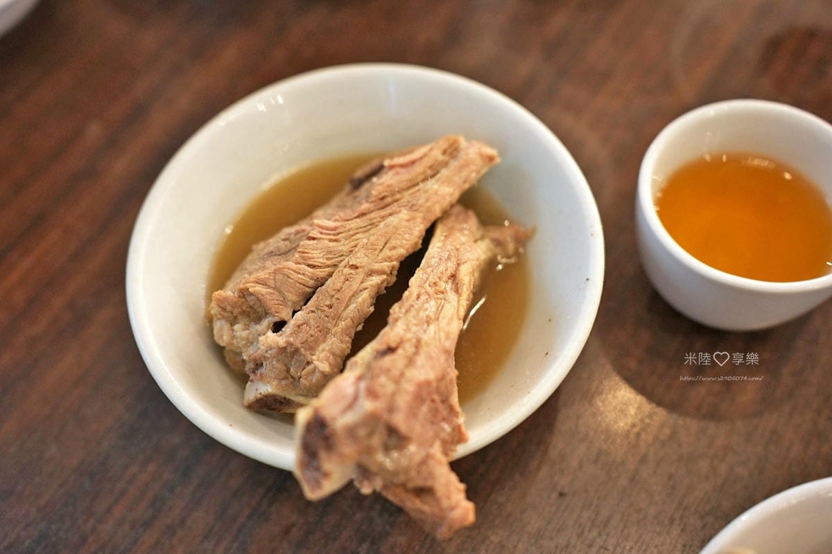 新加坡-松發肉骨茶✔必吃人氣美食✔肉骨茶外其他配菜也很好吃✔ 新加坡-松發肉骨茶✔必吃人氣美食✔肉骨茶外其他配菜也很好吃✔