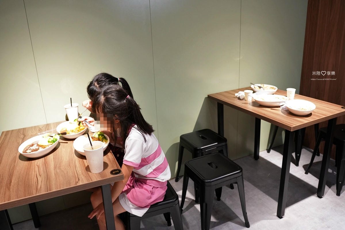 竹北-軟蛋醬蛋包飯專門製作所(竹北店)✓各種咖哩等你來嚐鮮 竹北-軟蛋醬蛋包飯專門製作所(竹北店)✓各種咖哩等你來嚐鮮