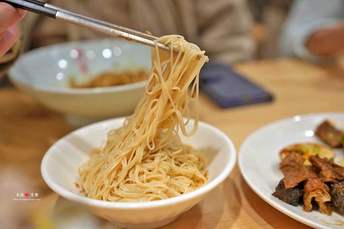 竹北-雙月食品社|超人氣名店米其林必比登推薦|養生雞湯|黑松露拌麵 - 第25張圖 竹北-雙月食品社|超人氣名店米其林必比登推薦|養生雞湯|黑松露拌麵