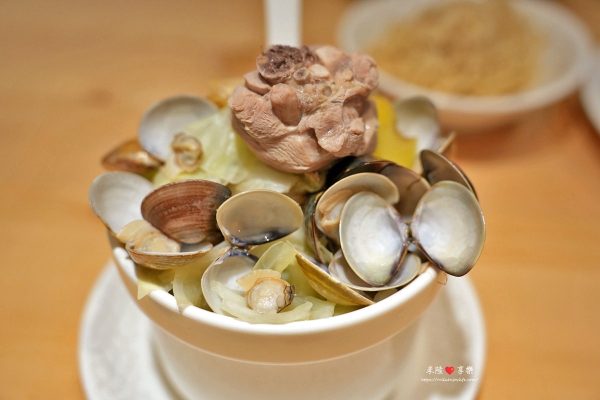 竹北-雙月食品社|超人氣名店米其林必比登推薦|養生雞湯|黑松露拌麵 - 第34張圖 竹北-雙月食品社|超人氣名店米其林必比登推薦|養生雞湯|黑松露拌麵
