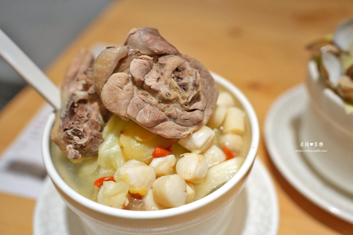 竹北-雙月食品社|超人氣名店米其林必比登推薦|養生雞湯|黑松露拌麵 - 第40張圖 竹北-雙月食品社|超人氣名店米其林必比登推薦|養生雞湯|黑松露拌麵