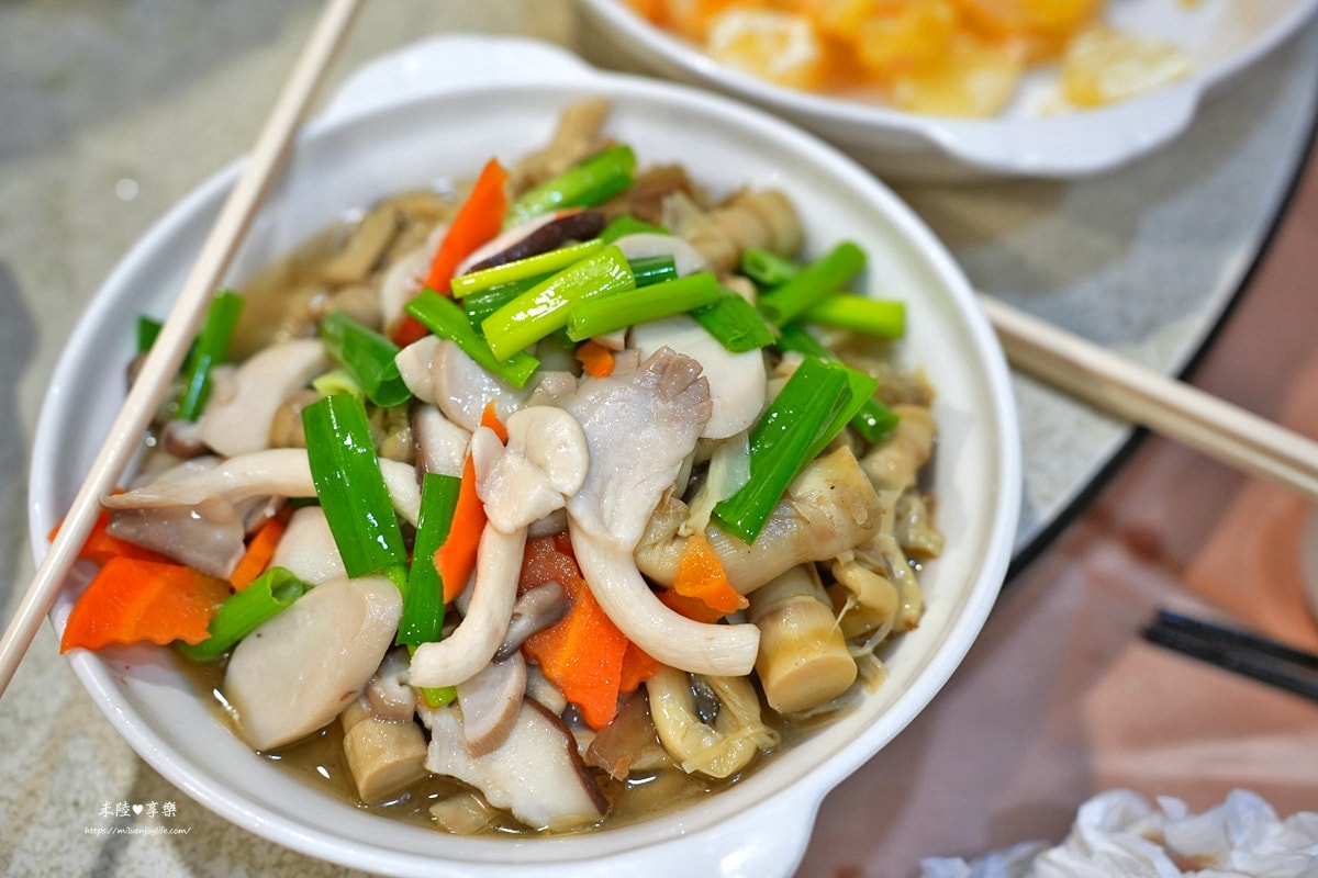 新竹-瑩珍園小館|新竹最強脆皮烤鴨|超人氣酸白菜鍋|完整菜單